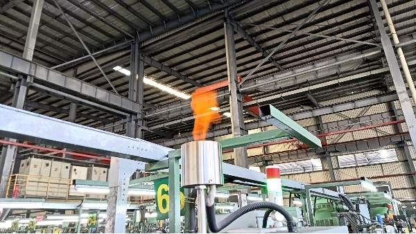 同是不锈钢换热管，为什么有的很亮，有的很暗