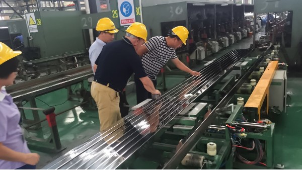 无缝与焊接的哲学：一场关于完整性与效率的百年对话