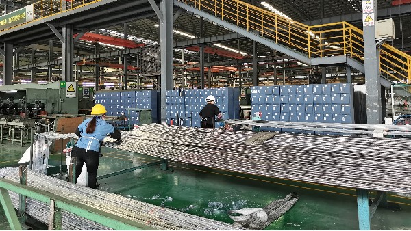 不锈钢装饰管和不锈钢工业管之间有什么不同？