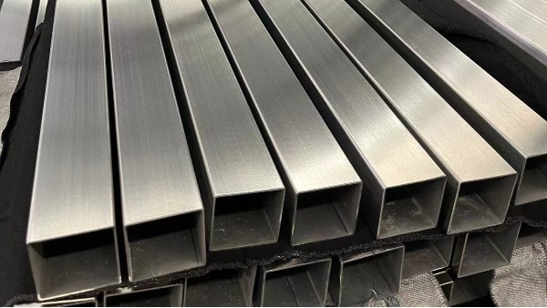 304不锈钢制品管为何变形？